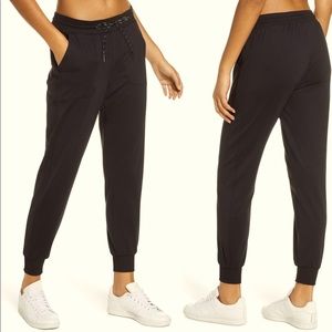 Zella live in pocket joggers